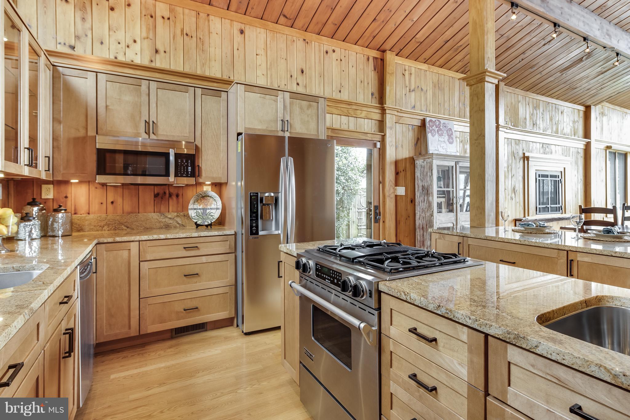 HILLSMERE SHORES - Residential