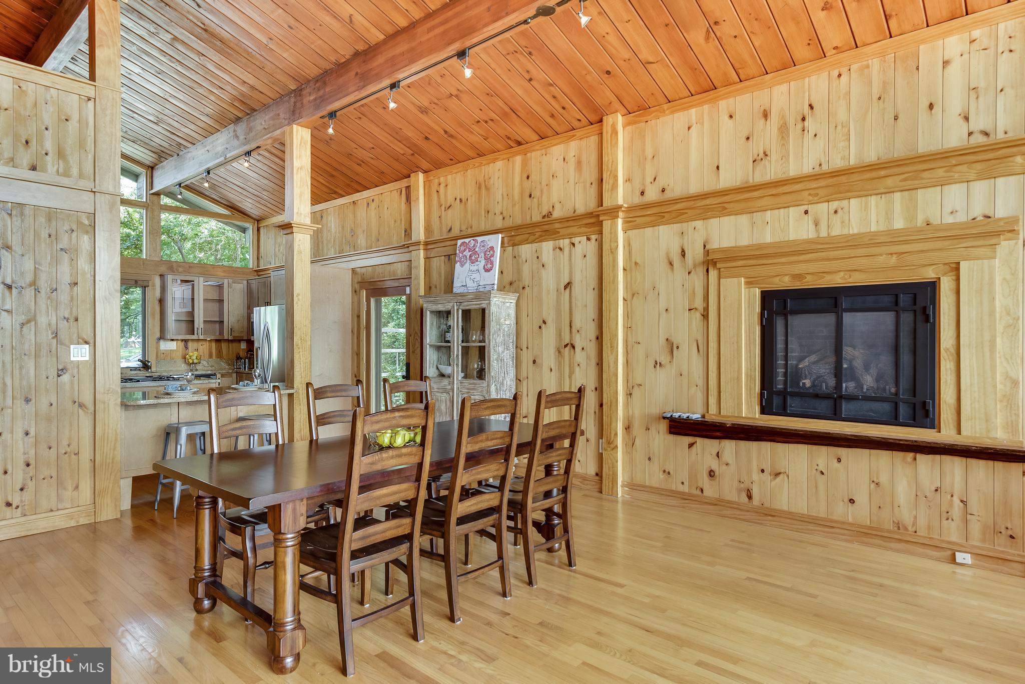 HILLSMERE SHORES - Residential