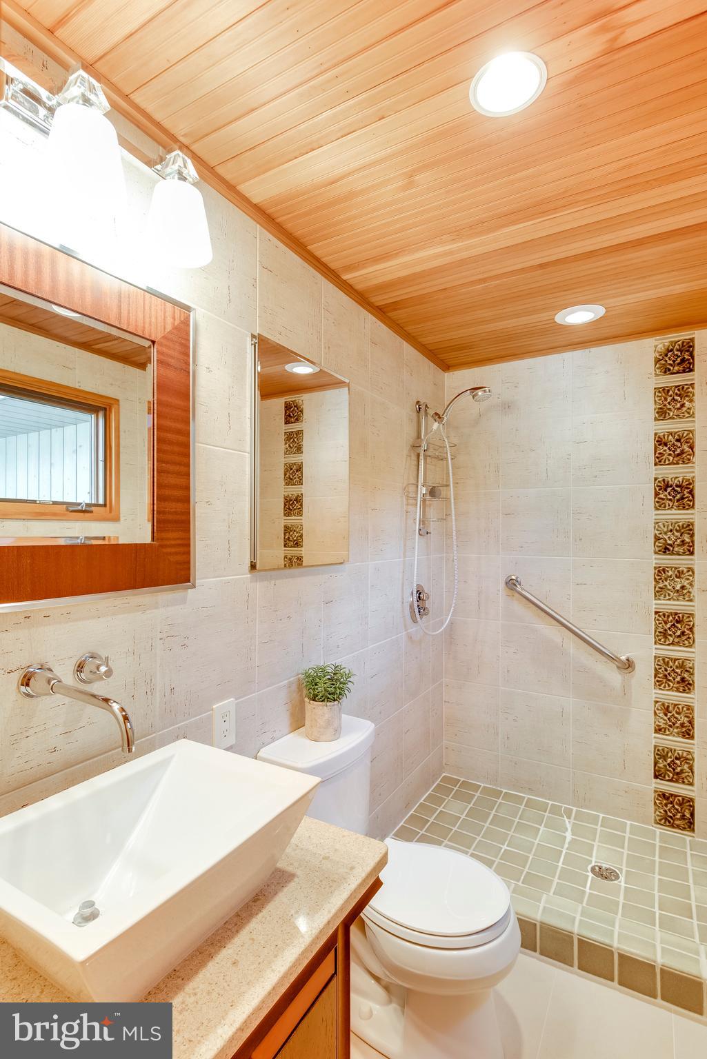 HILLSMERE SHORES - Residential