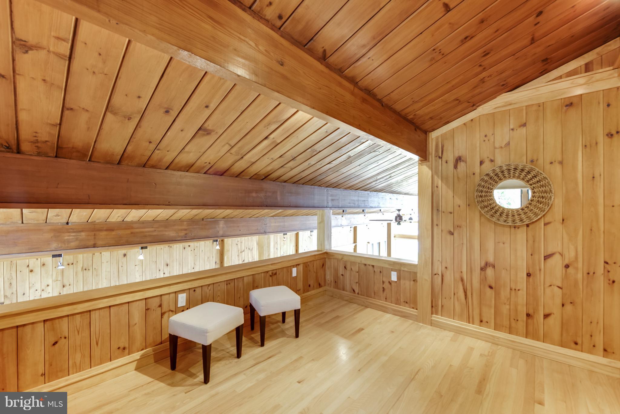 HILLSMERE SHORES - Residential