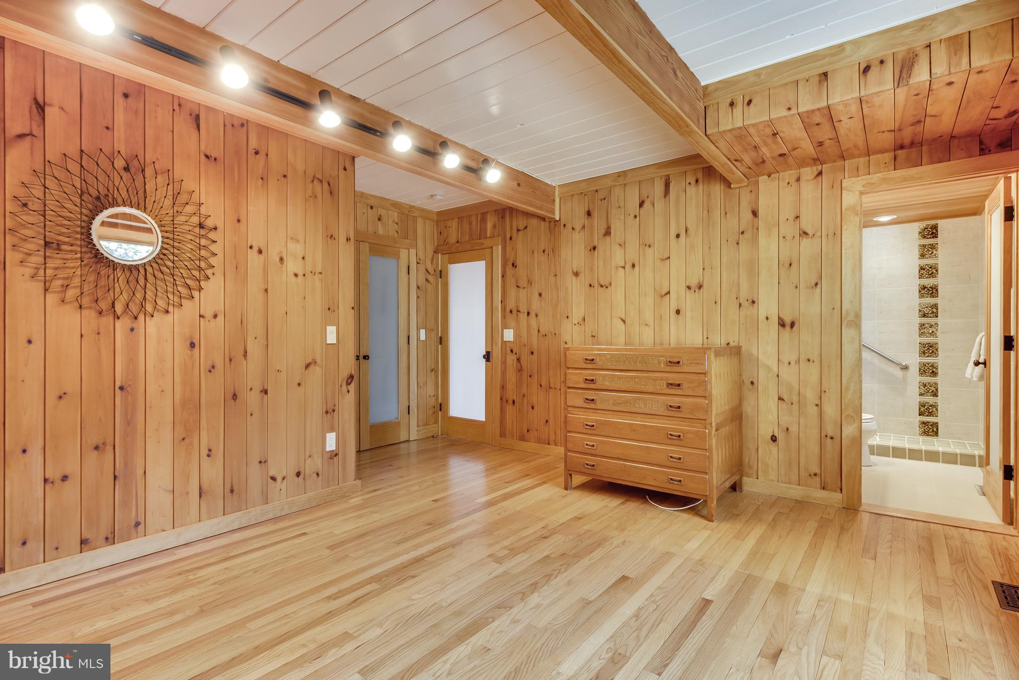 HILLSMERE SHORES - Residential