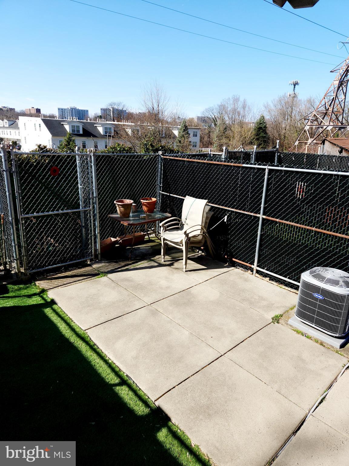 EAST FALLS - Residential