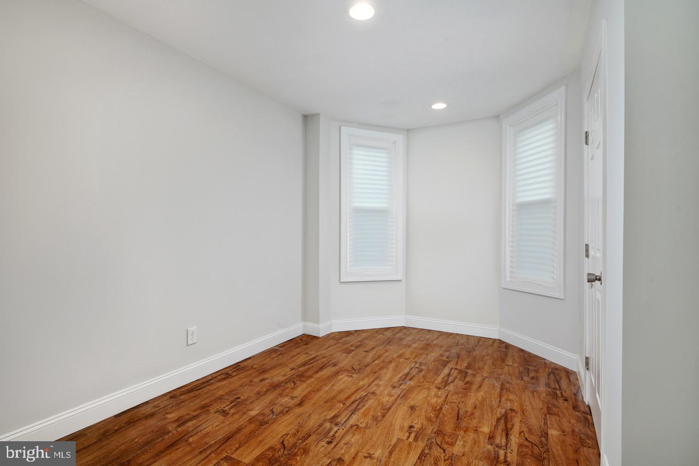 WALNUT HILL - Residential