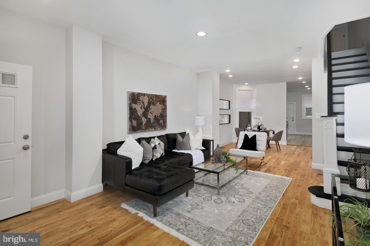 WALNUT HILL - Residential