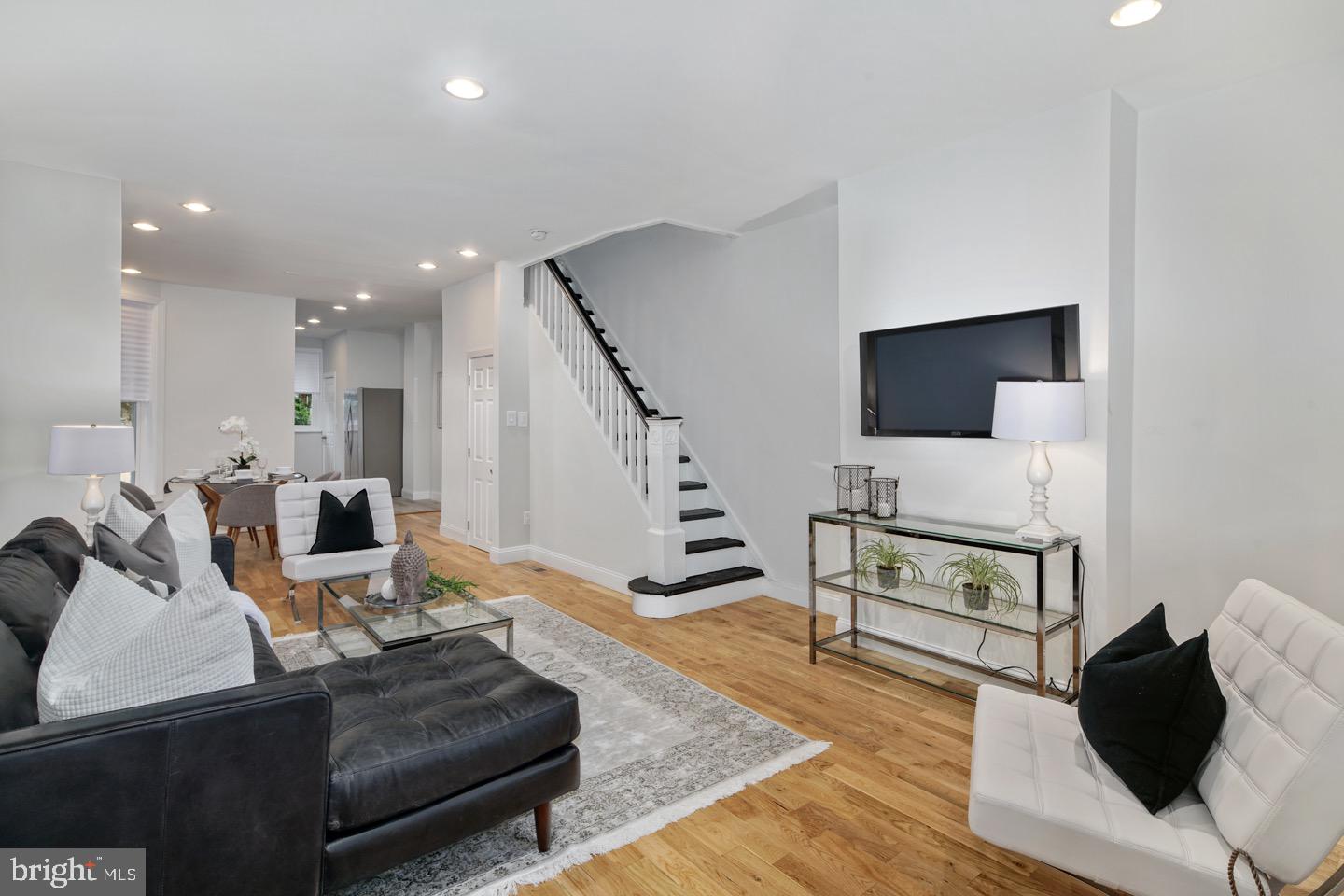 WALNUT HILL - Residential