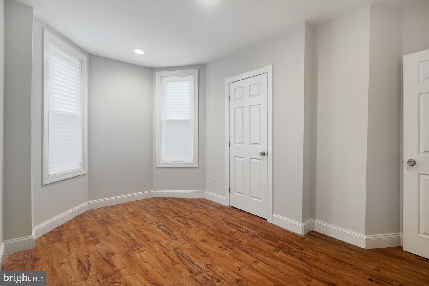 WALNUT HILL - Residential