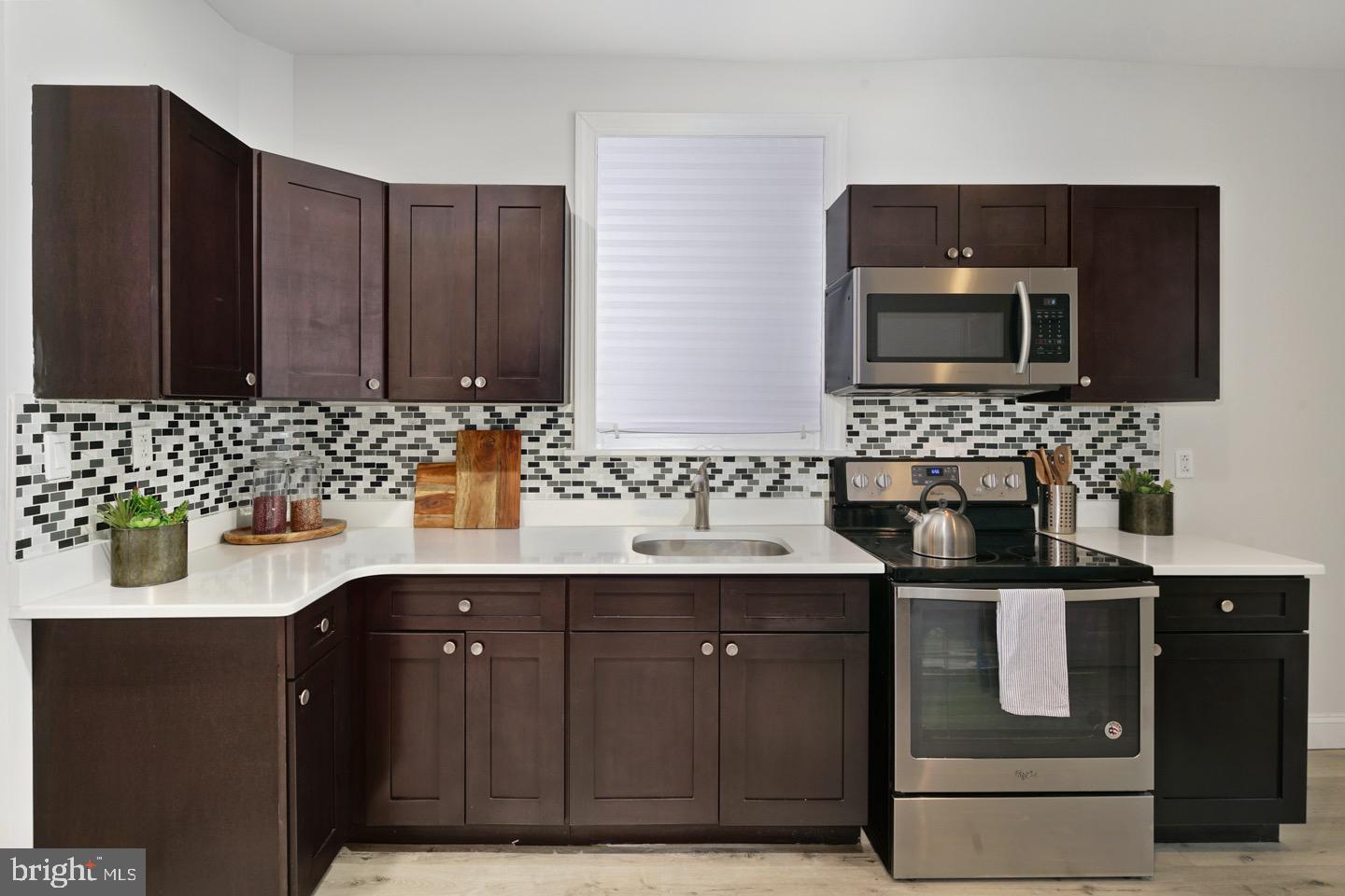 WALNUT HILL - Residential