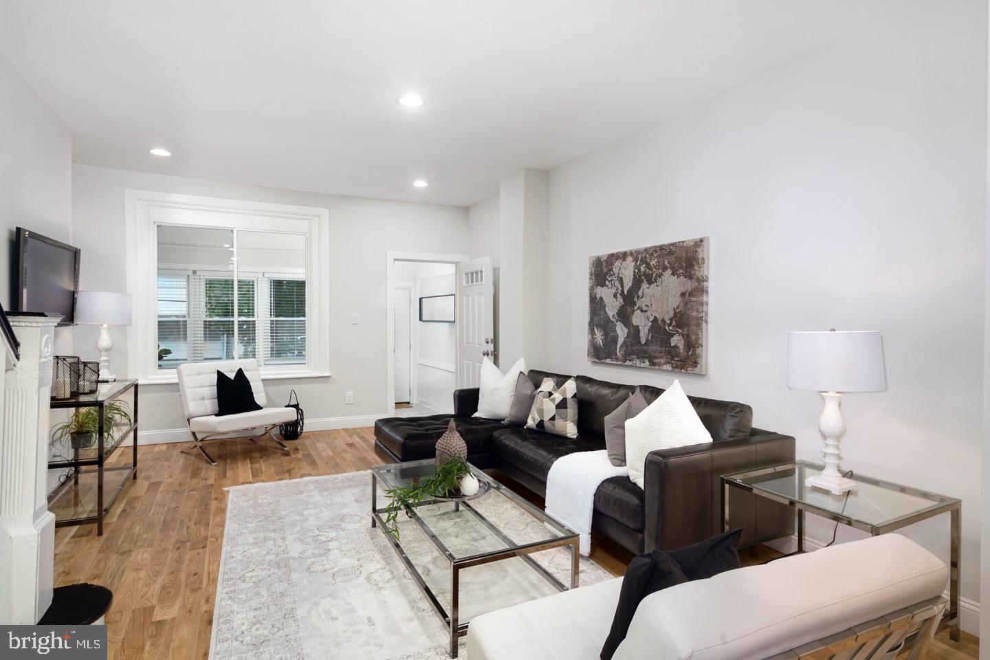 WALNUT HILL - Residential