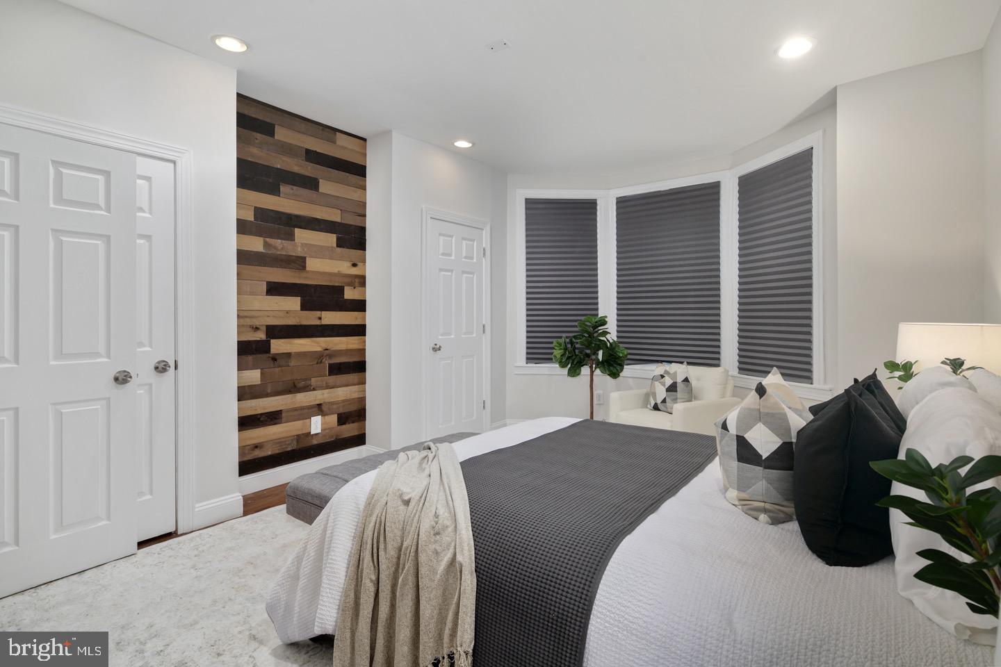 WALNUT HILL - Residential