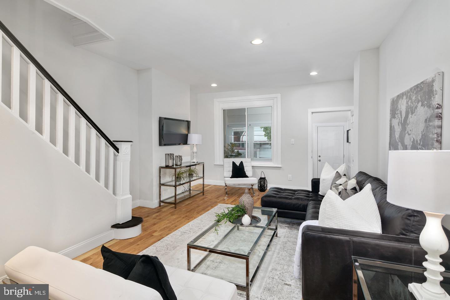 WALNUT HILL - Residential