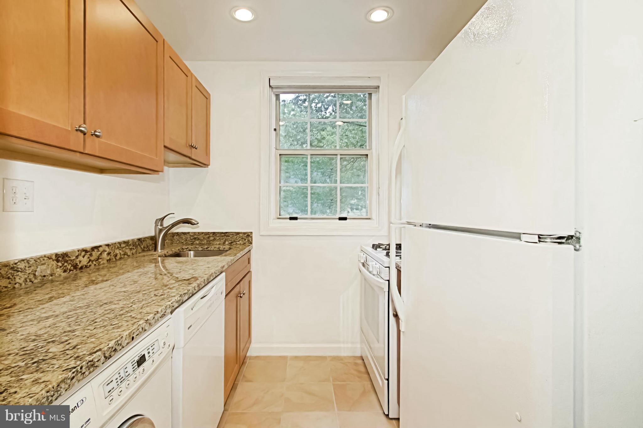 ARLINGTON OAKS - Residential Lease