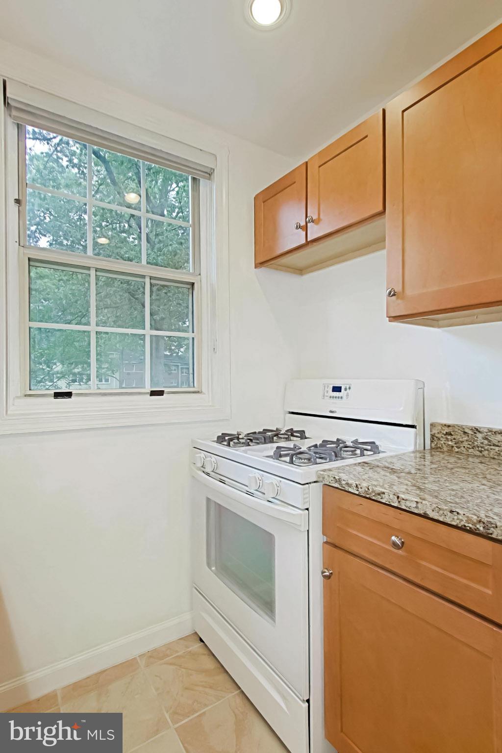 ARLINGTON OAKS - Residential Lease