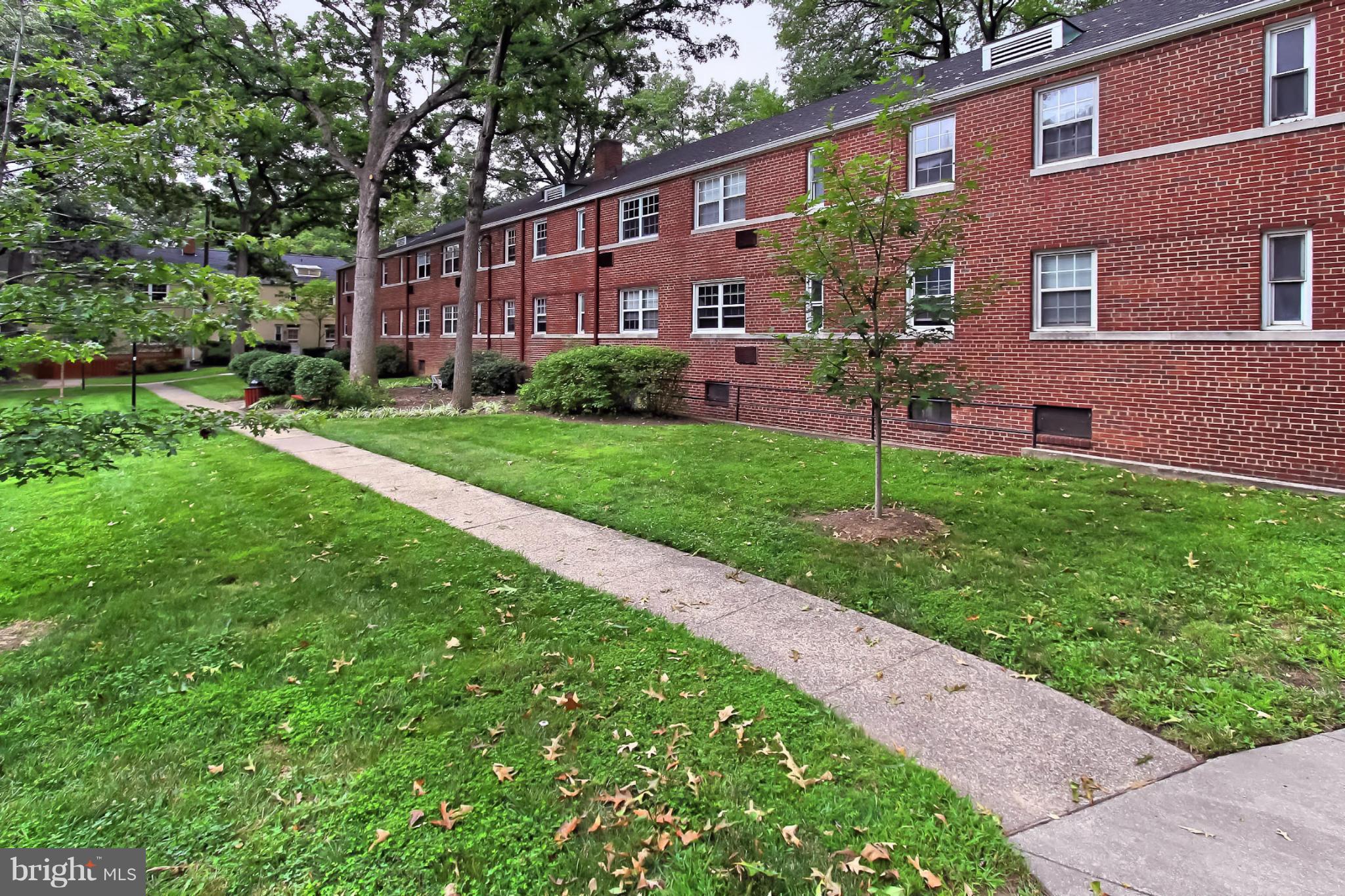 ARLINGTON OAKS - Residential Lease