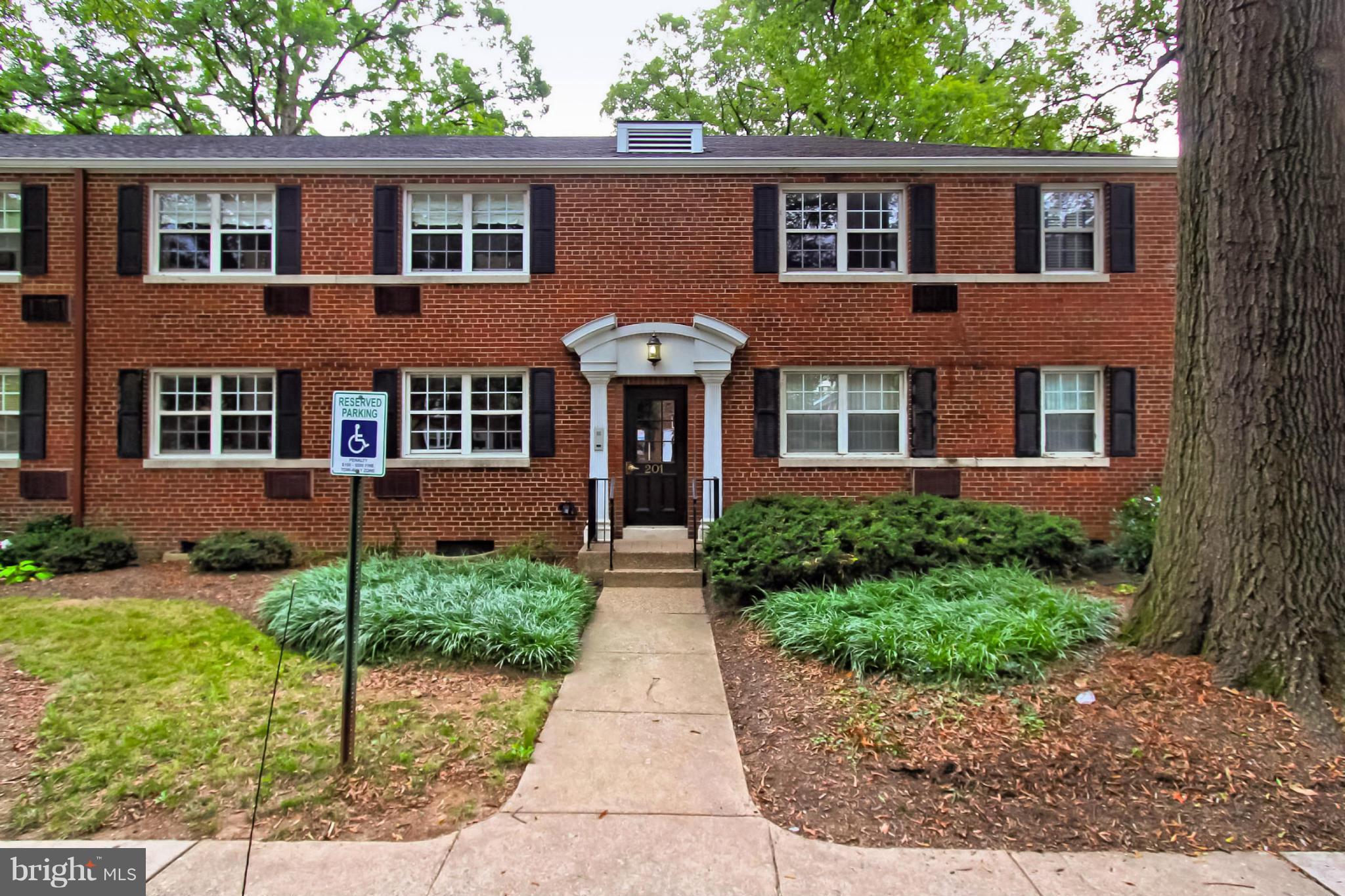 ARLINGTON OAKS - Residential Lease