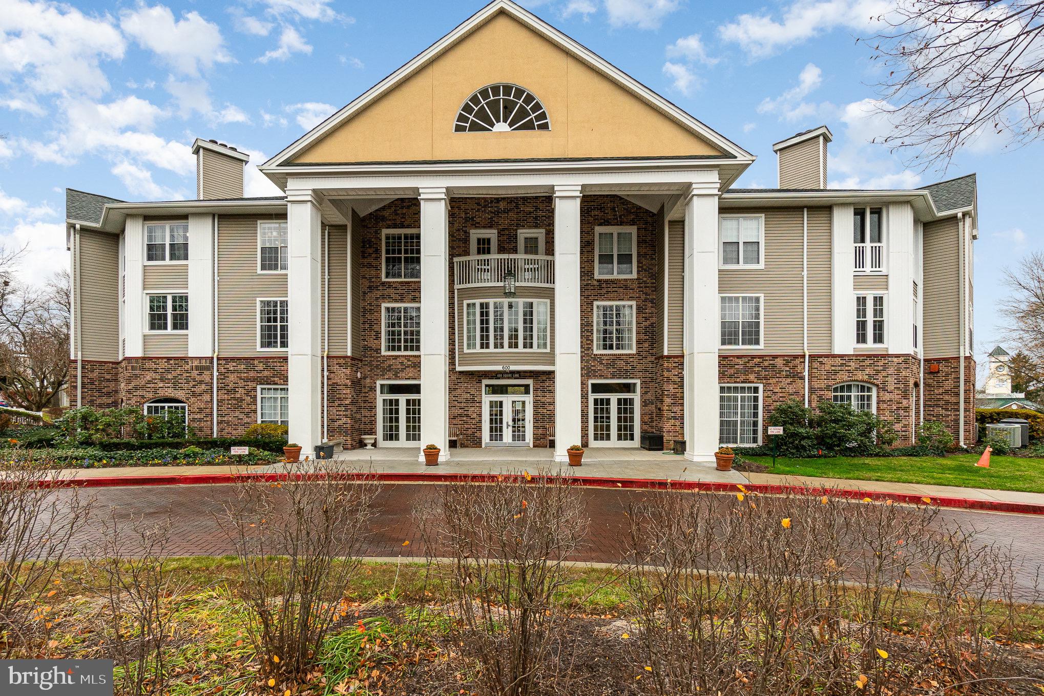 ENGLISH COUNTRY MANOR - Residential