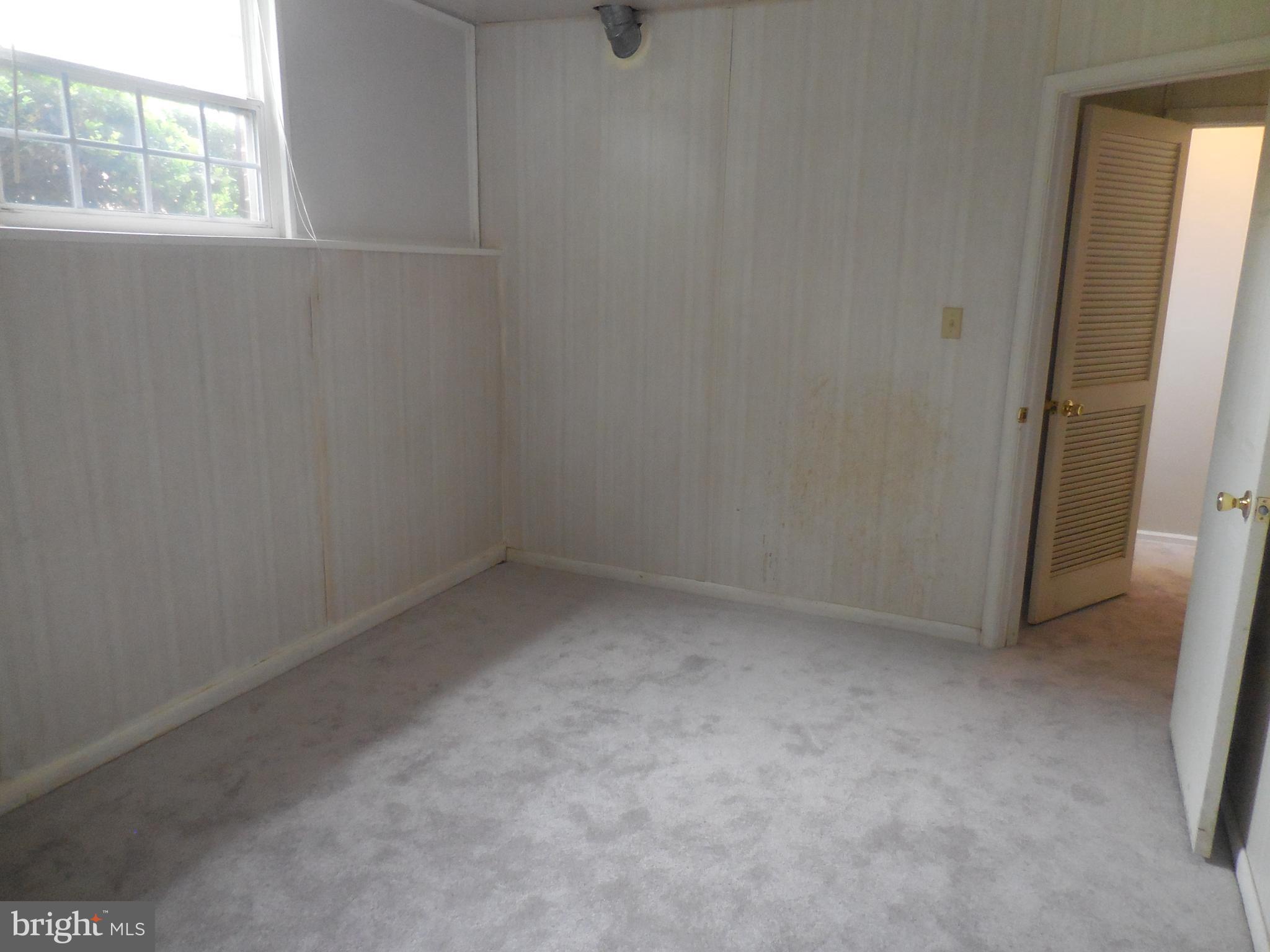 HINES ESTATES - Residential Lease