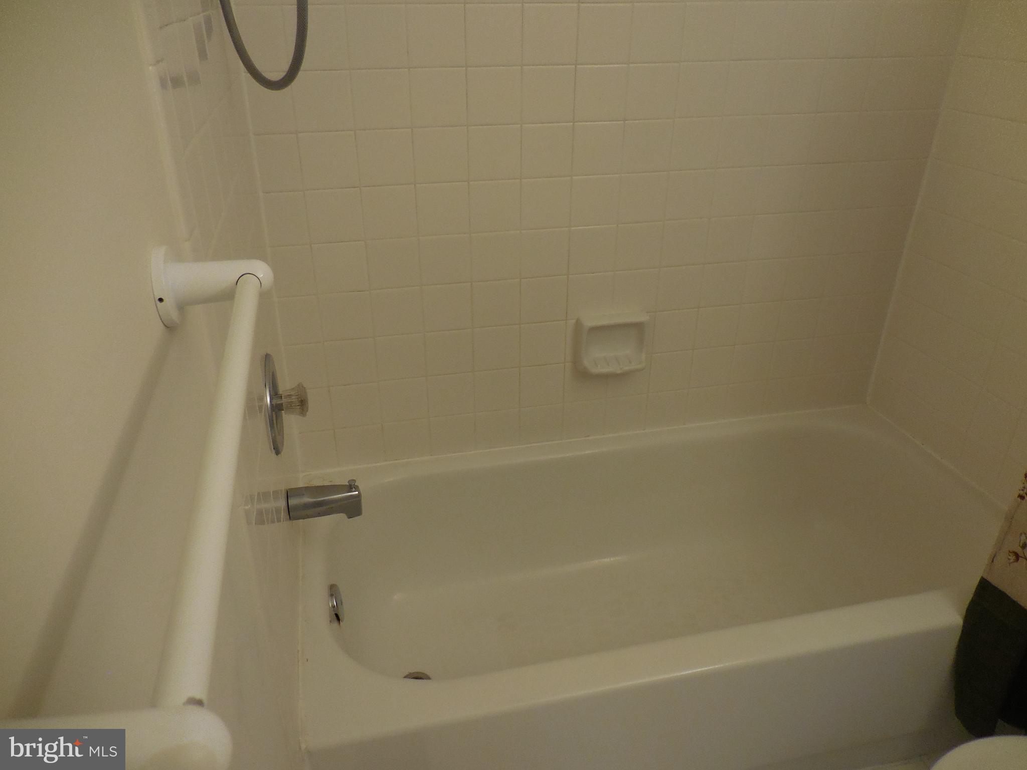 HINES ESTATES - Residential Lease