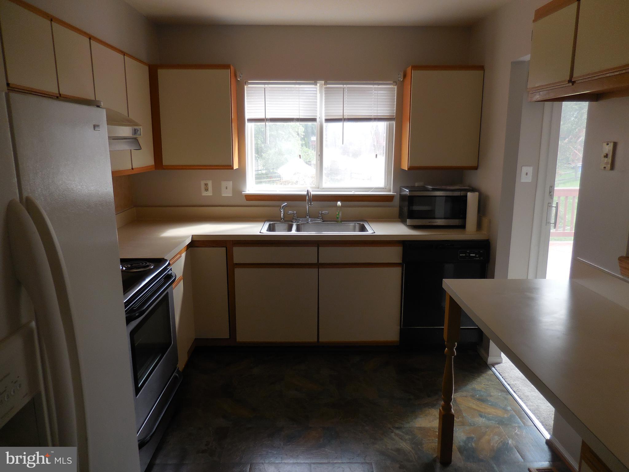 HINES ESTATES - Residential Lease