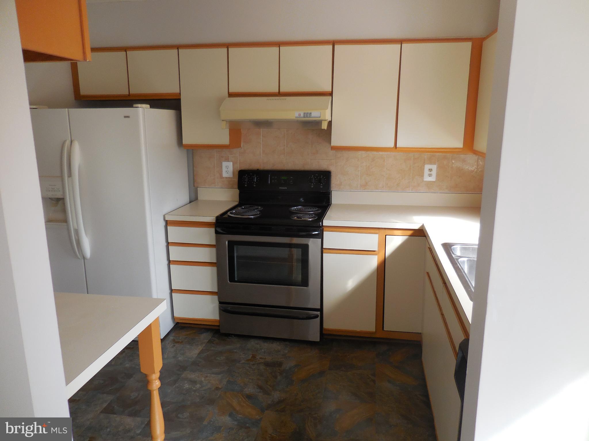 HINES ESTATES - Residential Lease