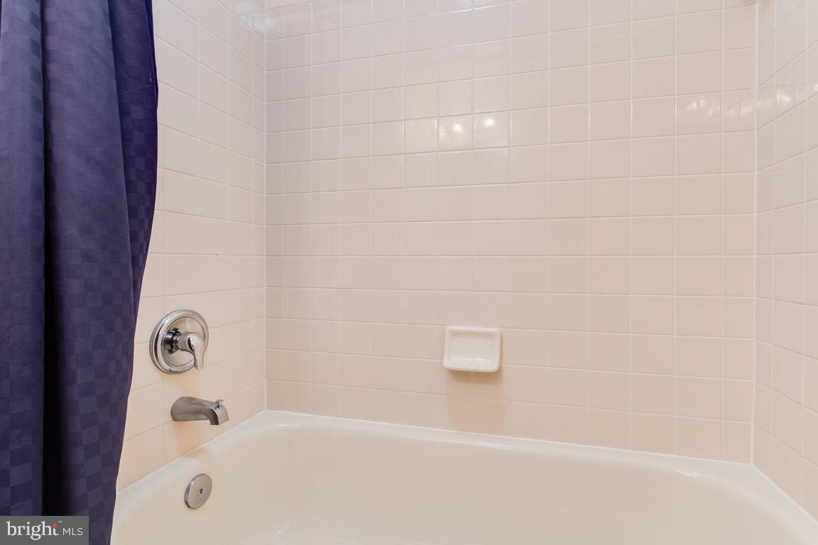 SHERBROOKE CONDO - Residential