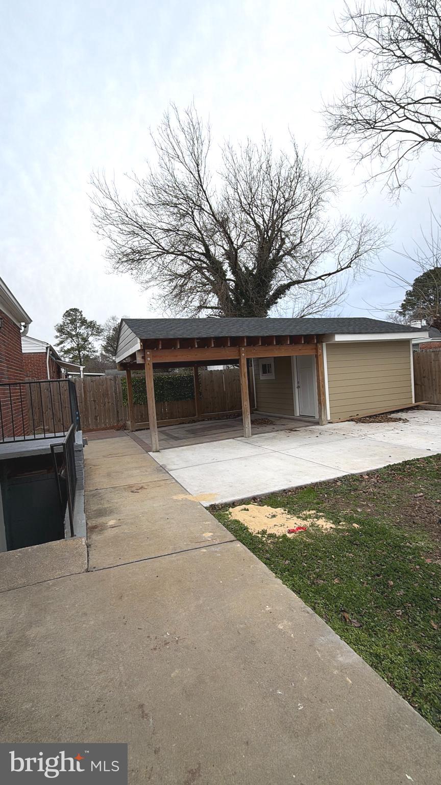 UNIVERSITY GARDENS - Residential