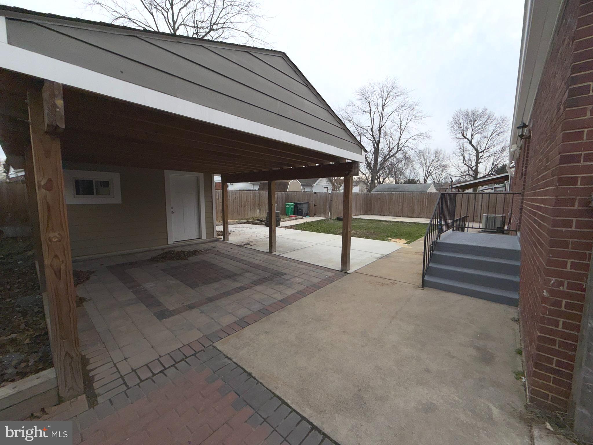 UNIVERSITY GARDENS - Residential