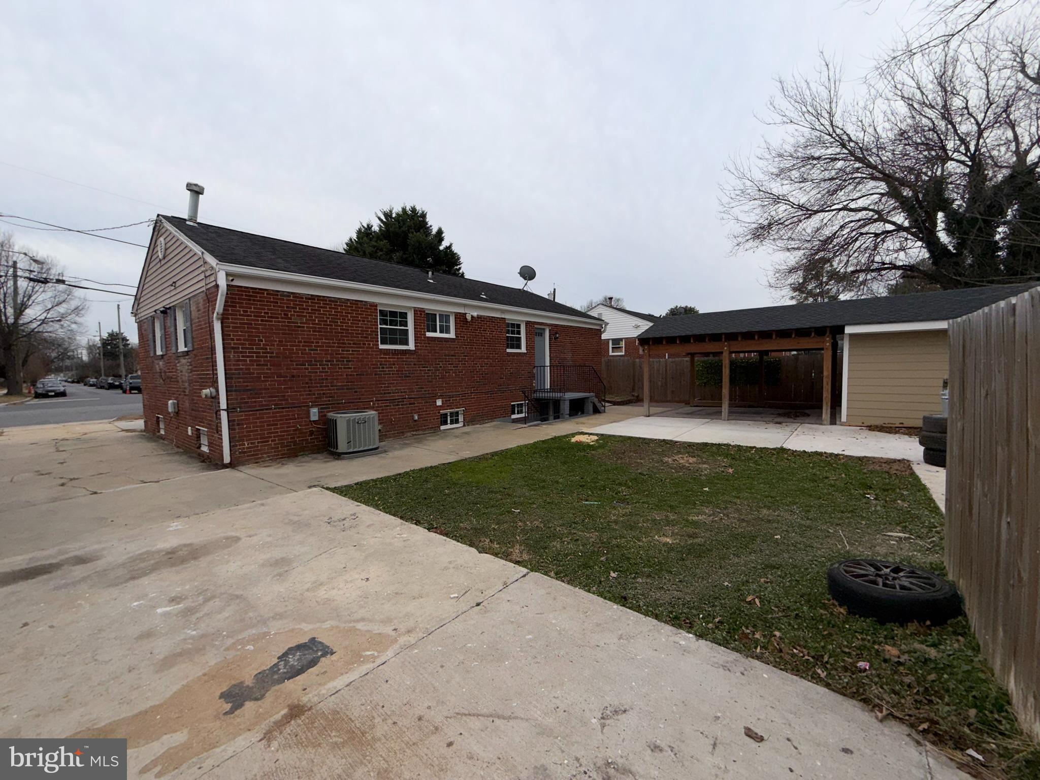 UNIVERSITY GARDENS - Residential