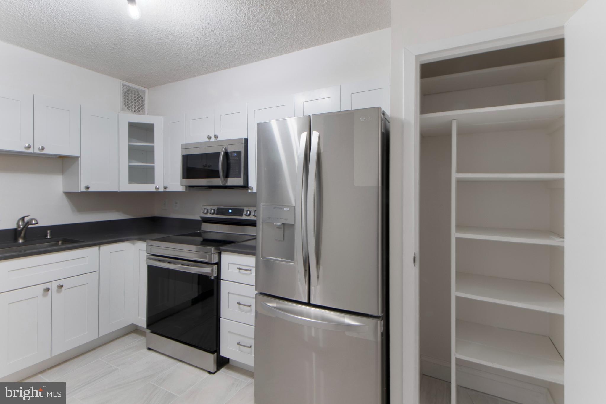 WESTLAKE TOWERS - Residential