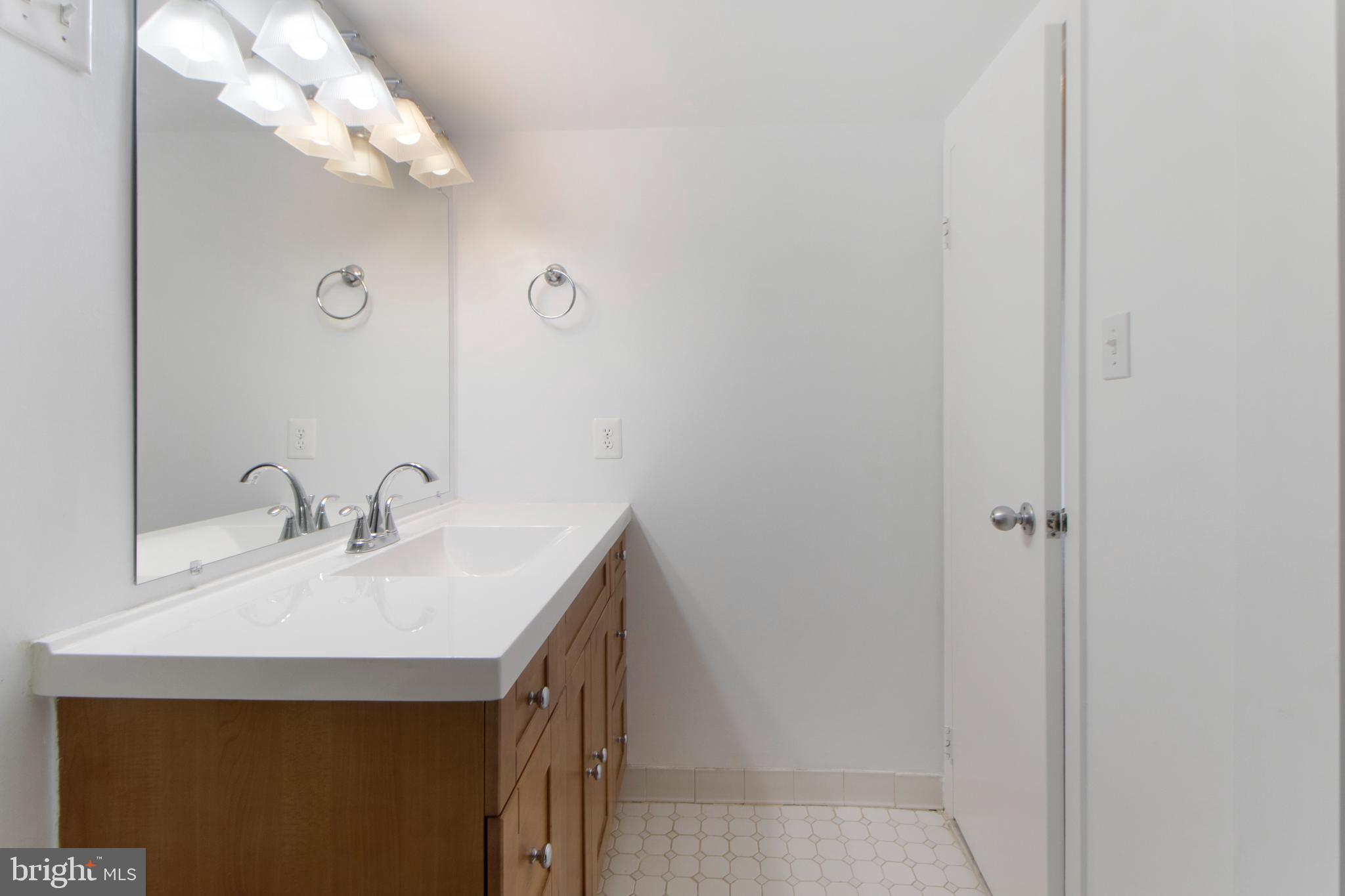 WESTLAKE TOWERS - Residential