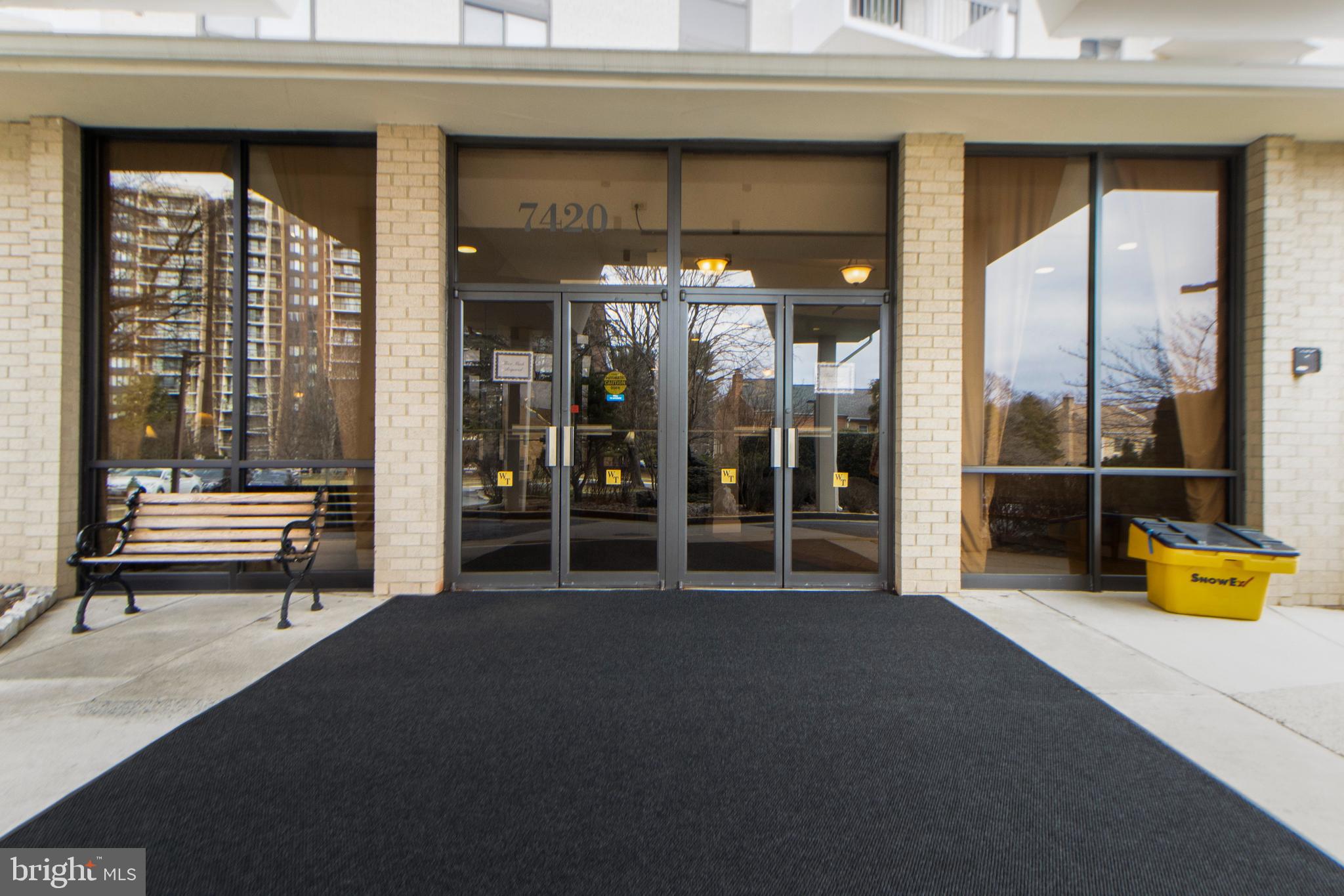 WESTLAKE TOWERS - Residential