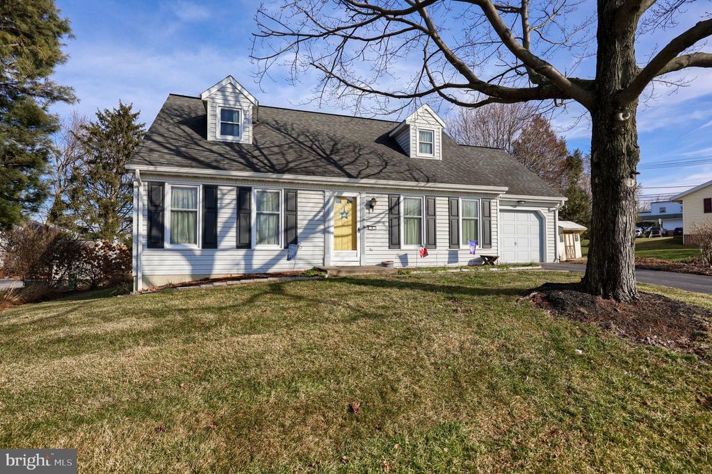 Photo of 5 Oriole Drive, EPHRATA, PA 17522 (MLS # PALA2081602)