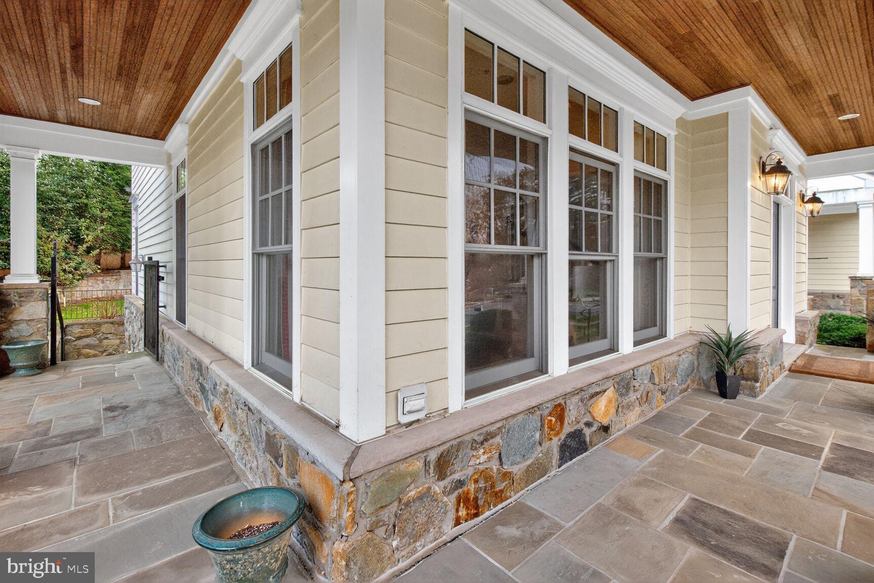 GREENWICH FOREST - Residential