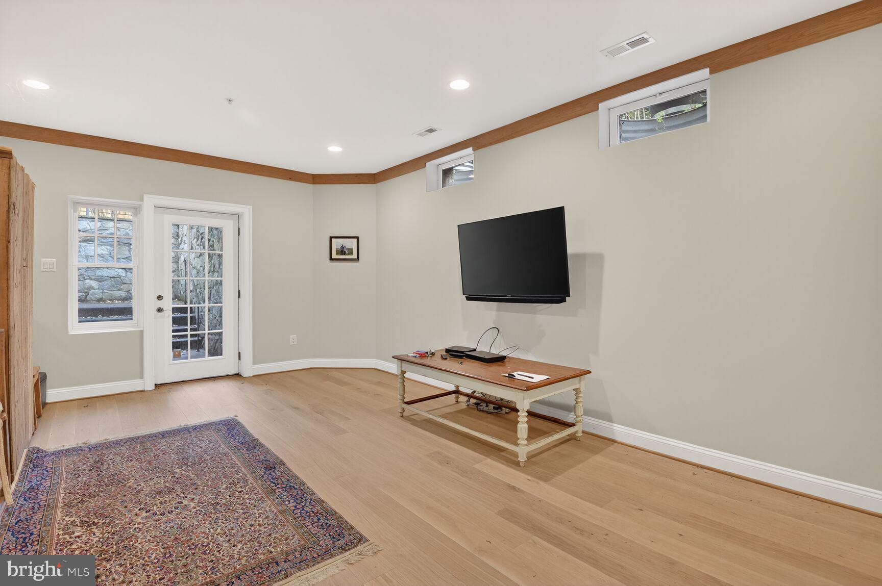 GREENWICH FOREST - Residential