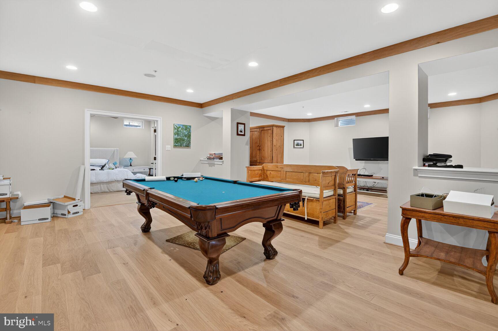 GREENWICH FOREST - Residential