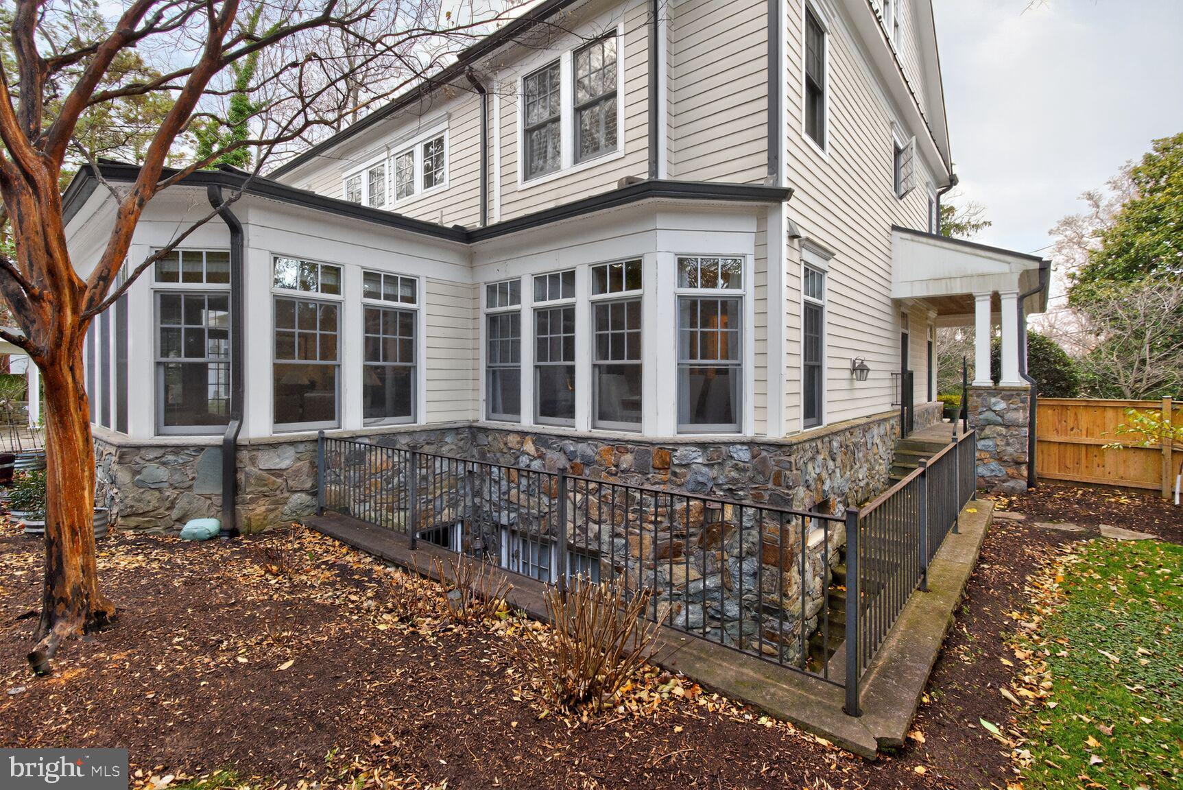 GREENWICH FOREST - Residential