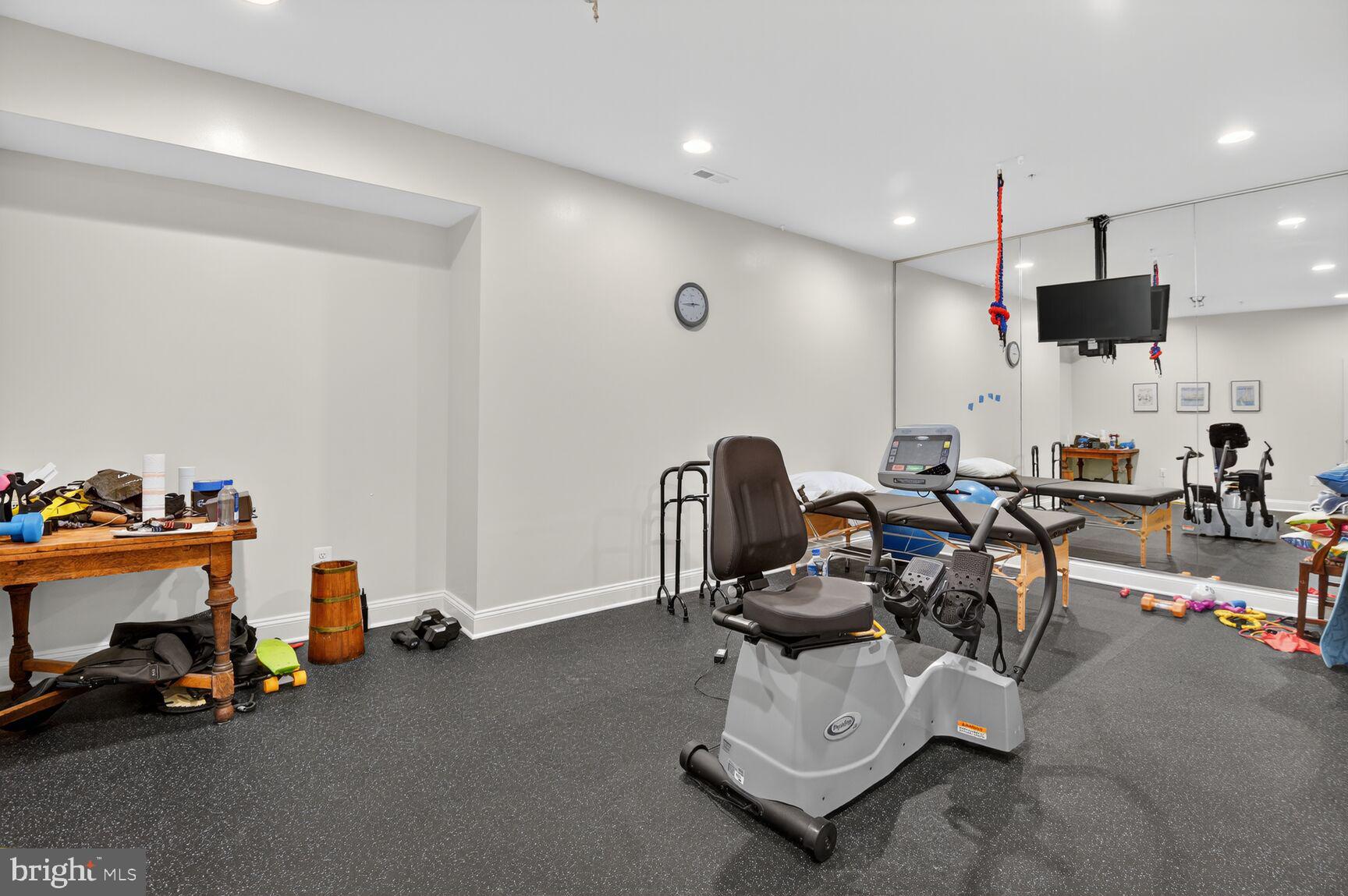 GREENWICH FOREST - Residential