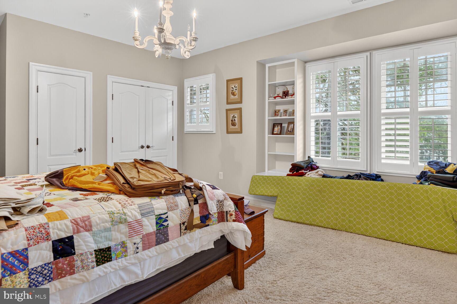 GREENWICH FOREST - Residential