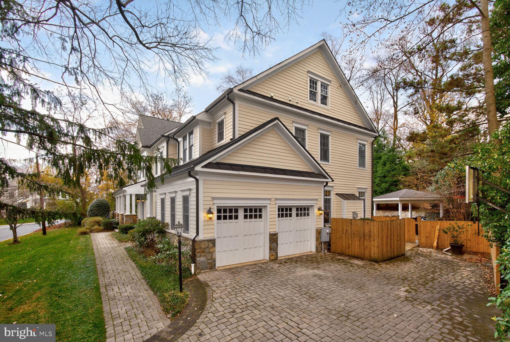 GREENWICH FOREST - Residential