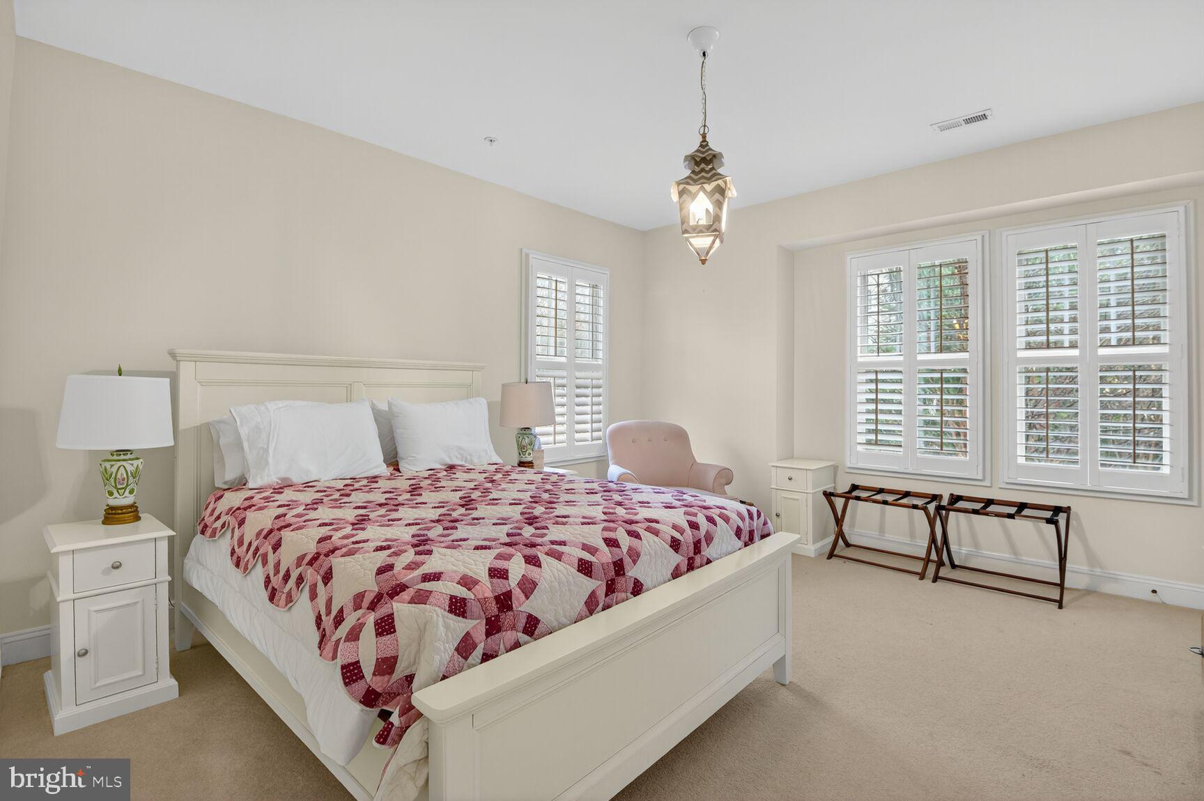 GREENWICH FOREST - Residential