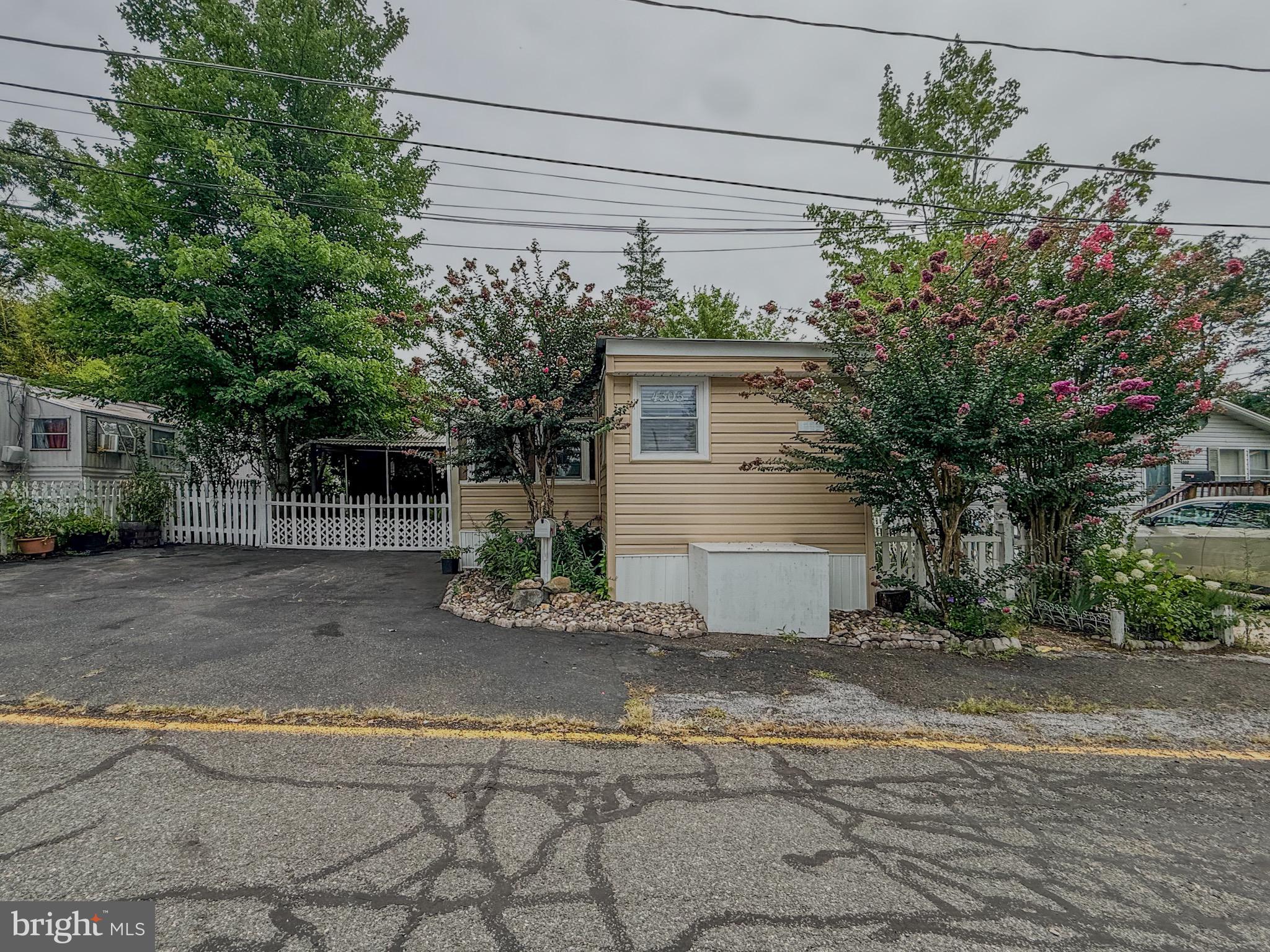 4305 MOBILE COURT