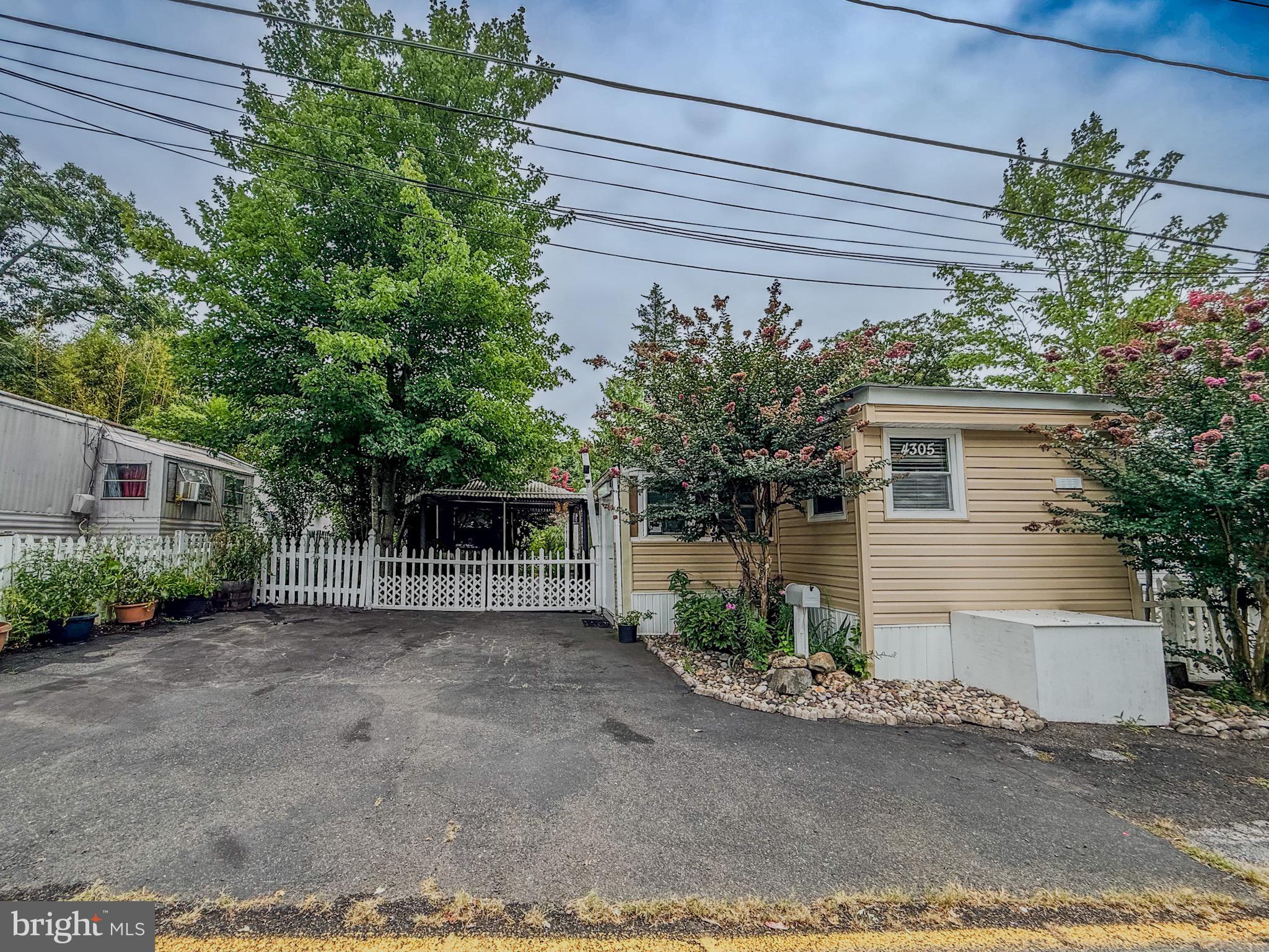 4305 MOBILE COURT