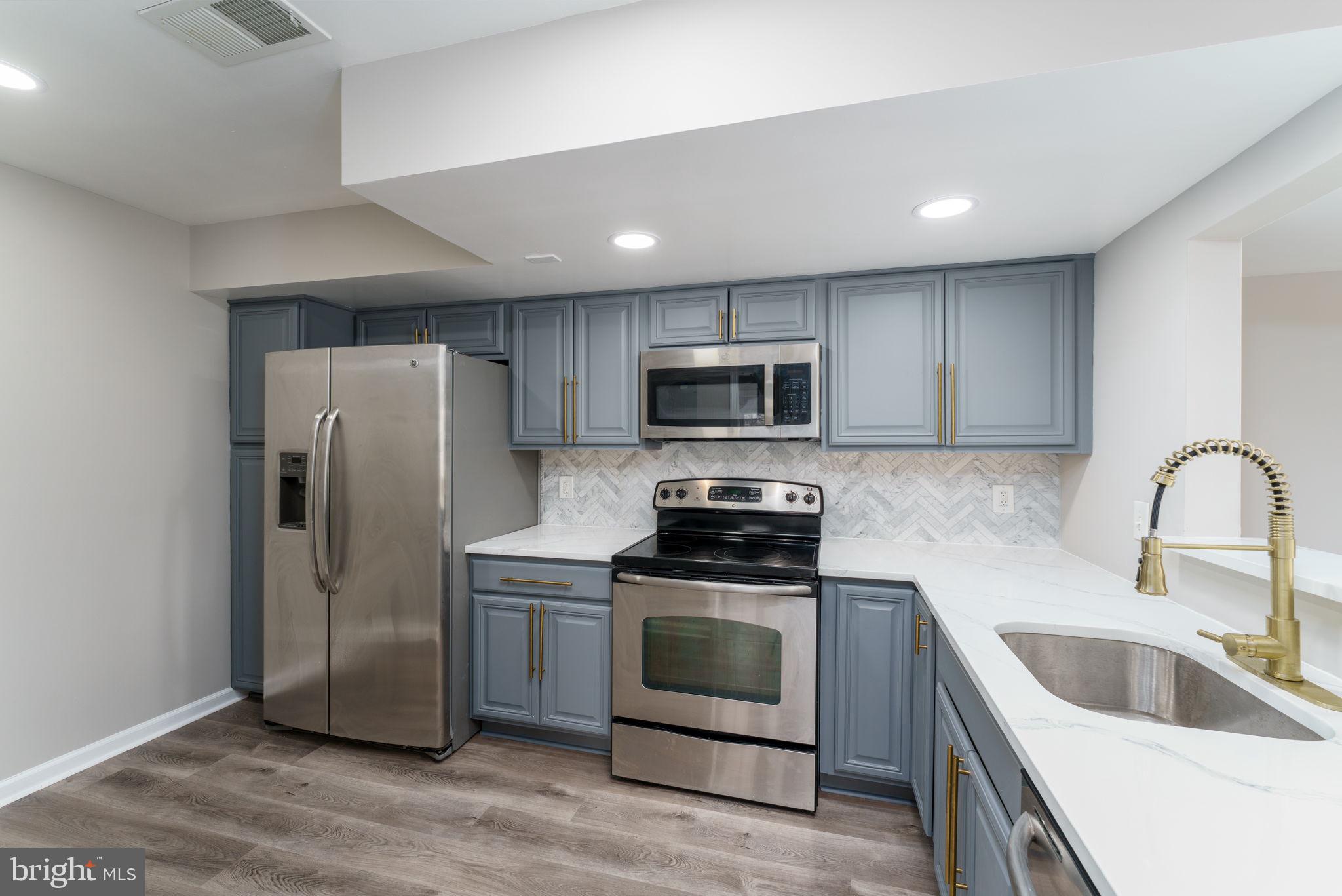 KINGS COUNCIL CONDO - Residential