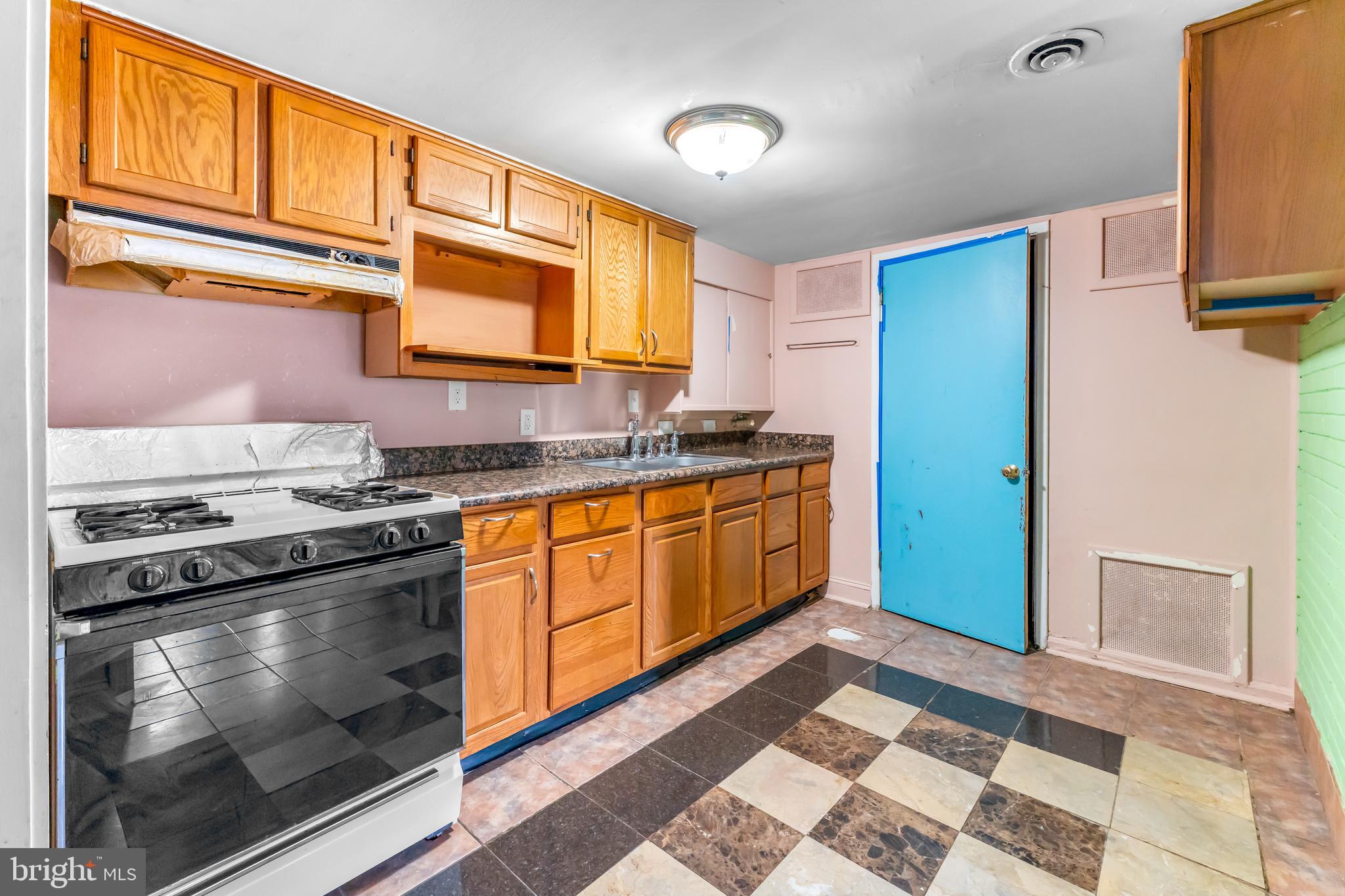 CAROLE HIGHLANDS - Residential