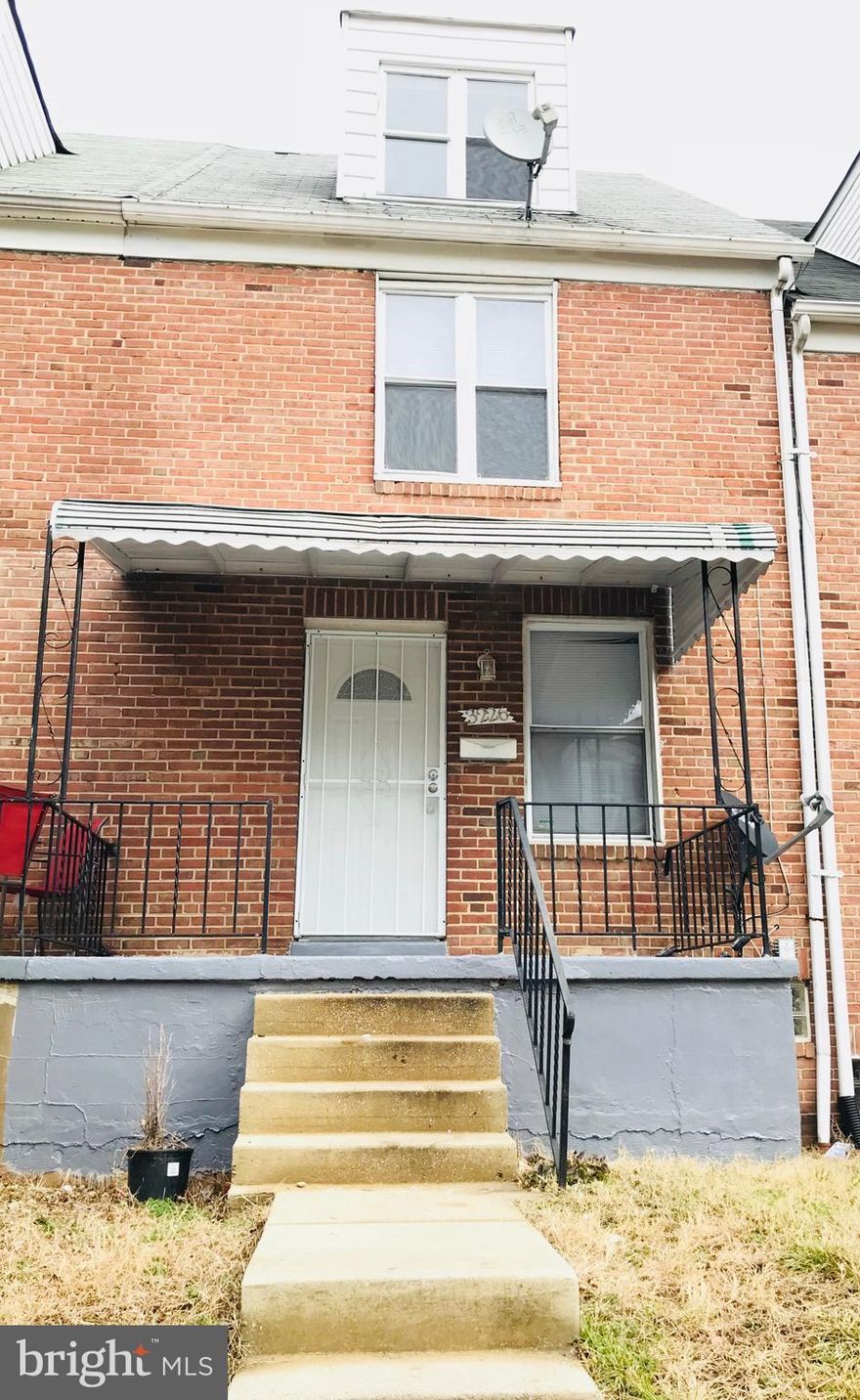 Great cash flow opportunity for investor or nice starter home for a first time buyer in Belair Edison. Located near Clifton Park, Herring Run Park and minutes to Morgan State University. Come take a look!