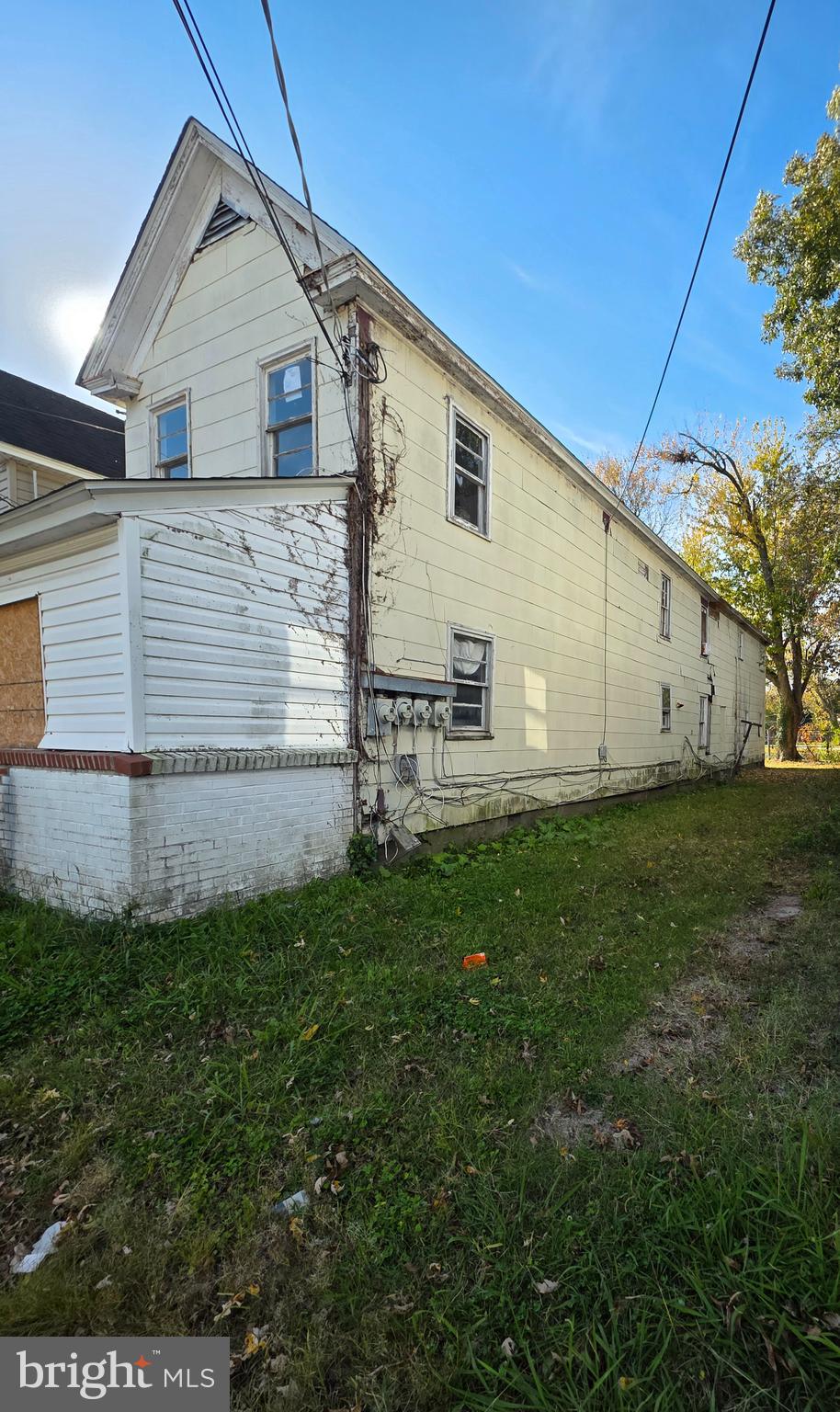 613 SCHOOL HOUSE LANE