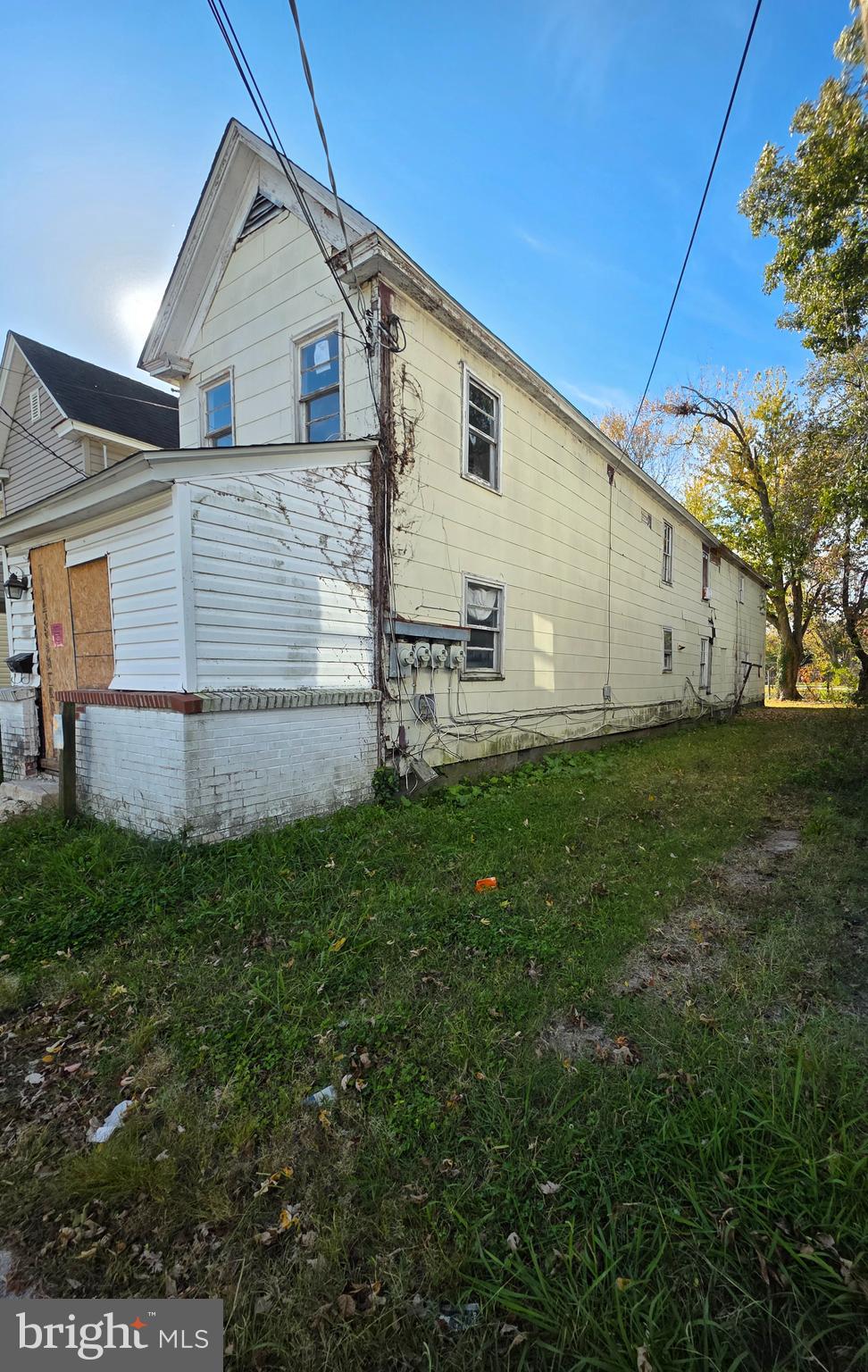 613 SCHOOL HOUSE LANE