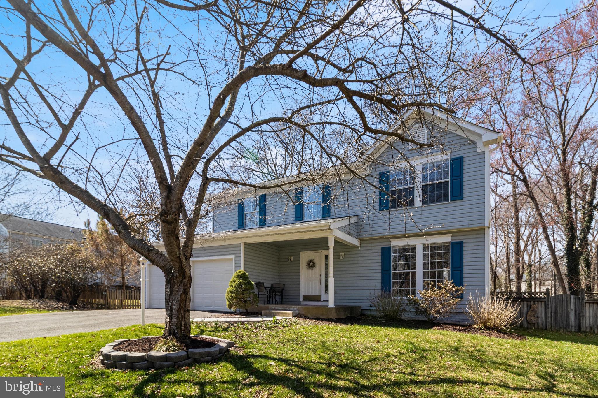 8302 CLIMBING FERN COURT