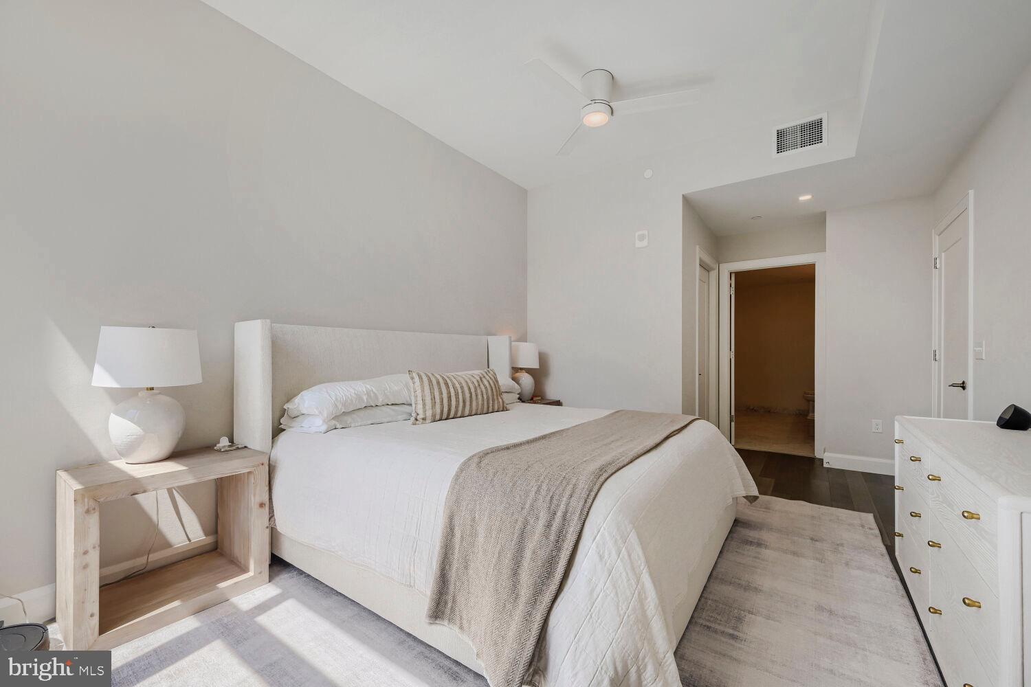 HARBOR EAST - Residential