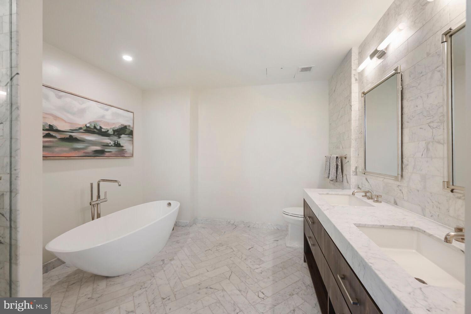 HARBOR EAST - Residential