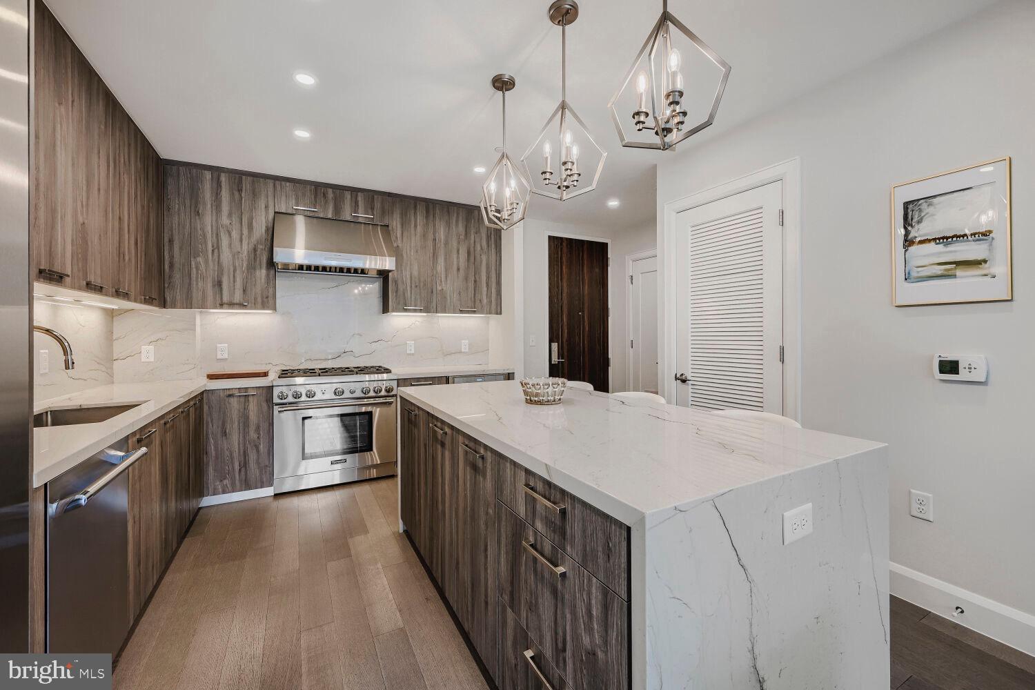 HARBOR EAST - Residential